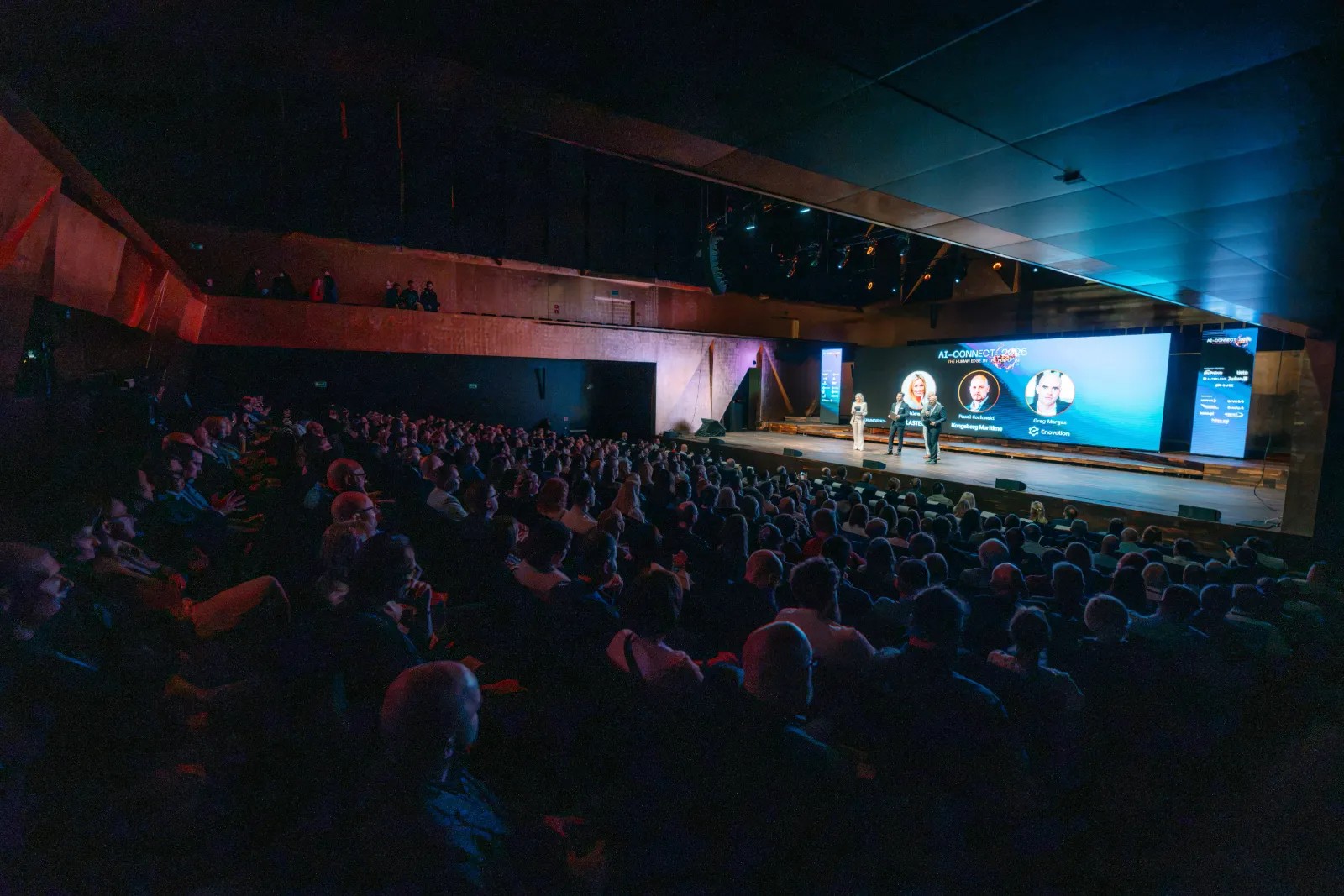 Pełna widownia sali koncertowej podczas otwarcia konferencji